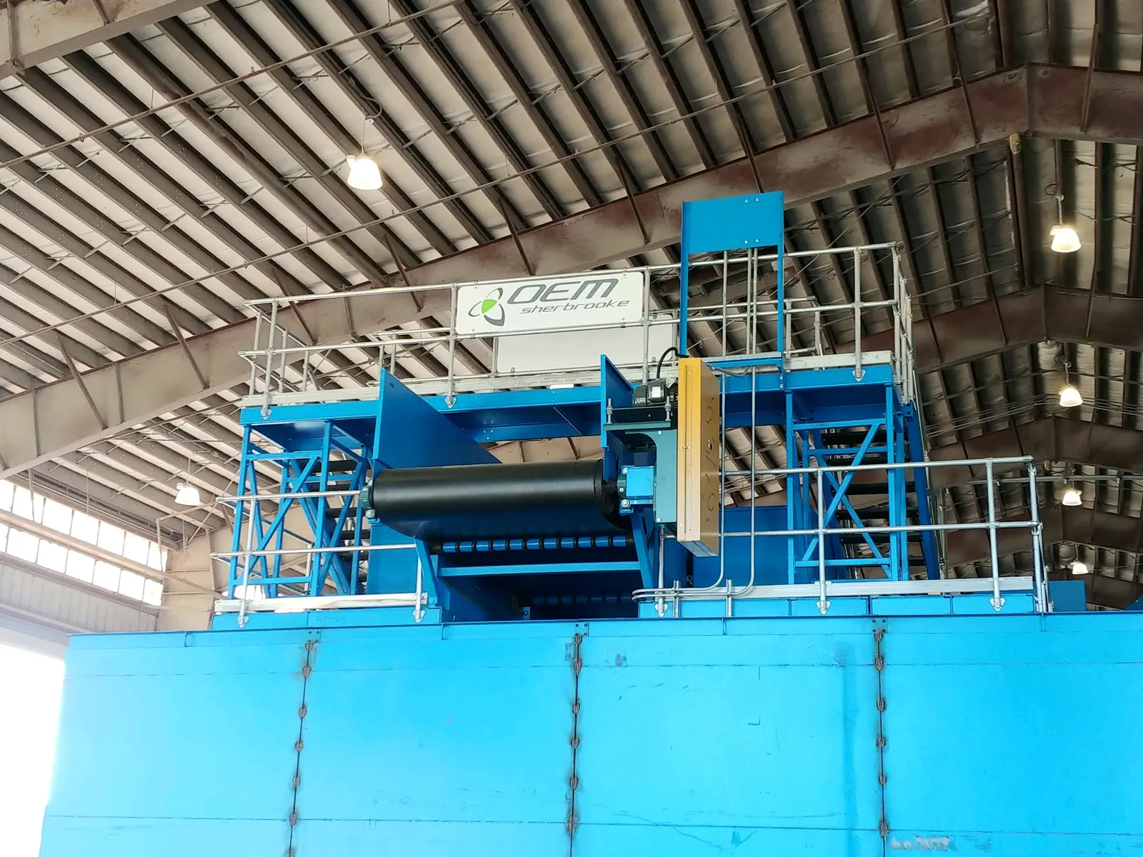 Automated sorting equipment in a recovery facility hall